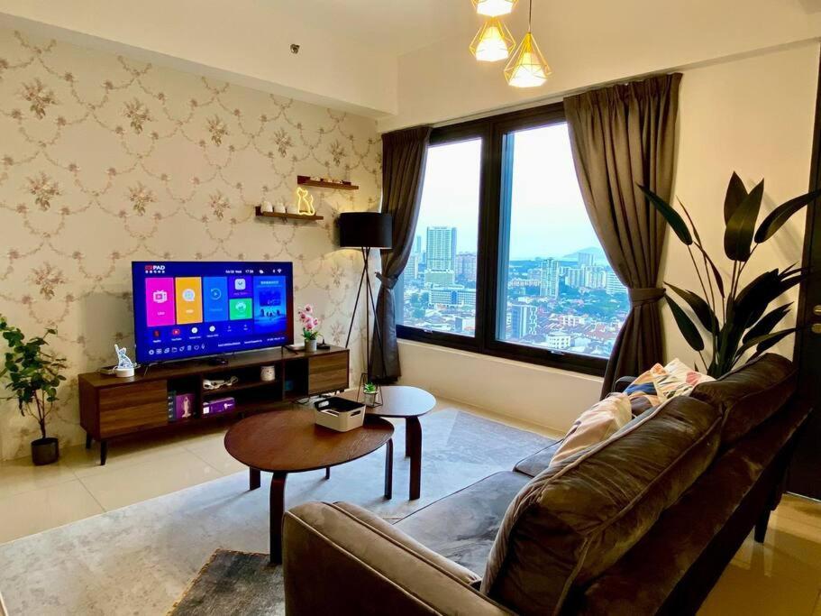 Tropicana 218 Macalister Sea & View By Staycation George Town