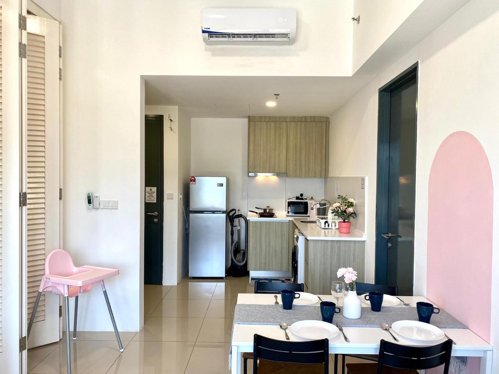 Tropicana 218 Macalister Sea & View By Staycation Apartment George Town